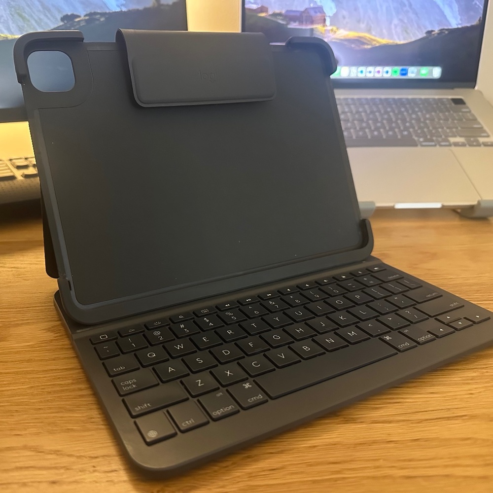 Logitech Slim Folio Pro Case for iPad Pro 11-in